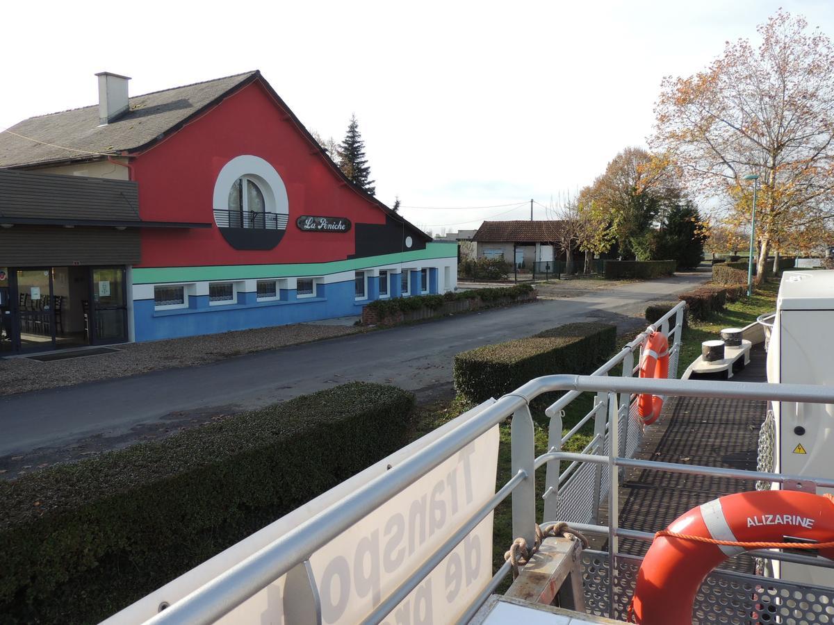 La Peniche Hotel Pierrefitte-sur-Loire Kültér fotó